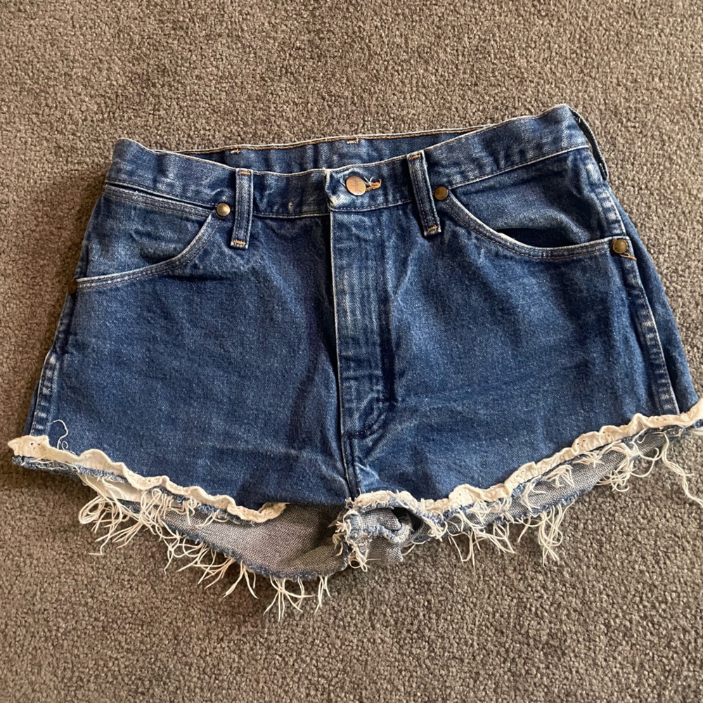 Wrangler High Waisted Jean Shorts with Ruffle Trim size M